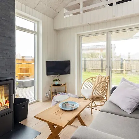 6 Person In Semesterbostad