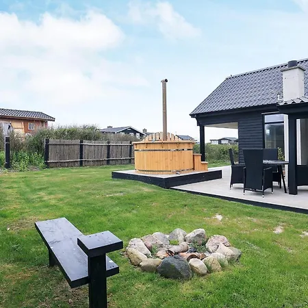 6 Person In Semesterbostad Løkken